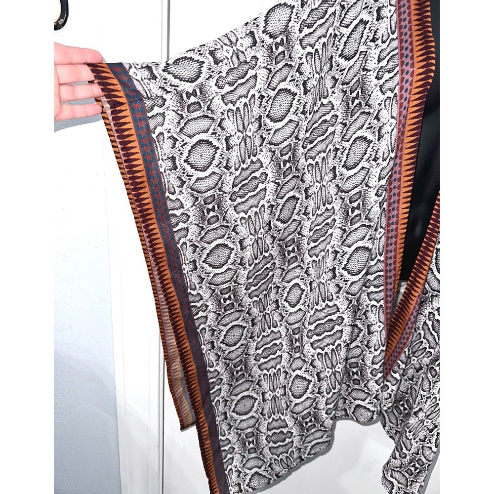 SHYANNE WOMEN'S SNAKE PRINT SHAWL - Picture 9 of 11